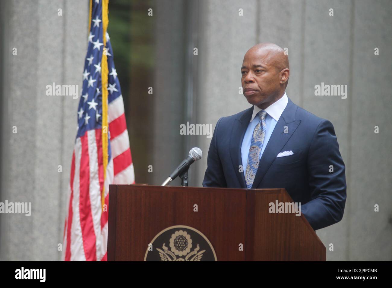 New York, États-Unis. 24th mai 2022. Eric Adams, maire de New York, a pris la parole à l'événement du programme d'opportunités pour les jeunes de SDNY. Photo: Matthew Russell Lee / Inner City Press Banque D'Images