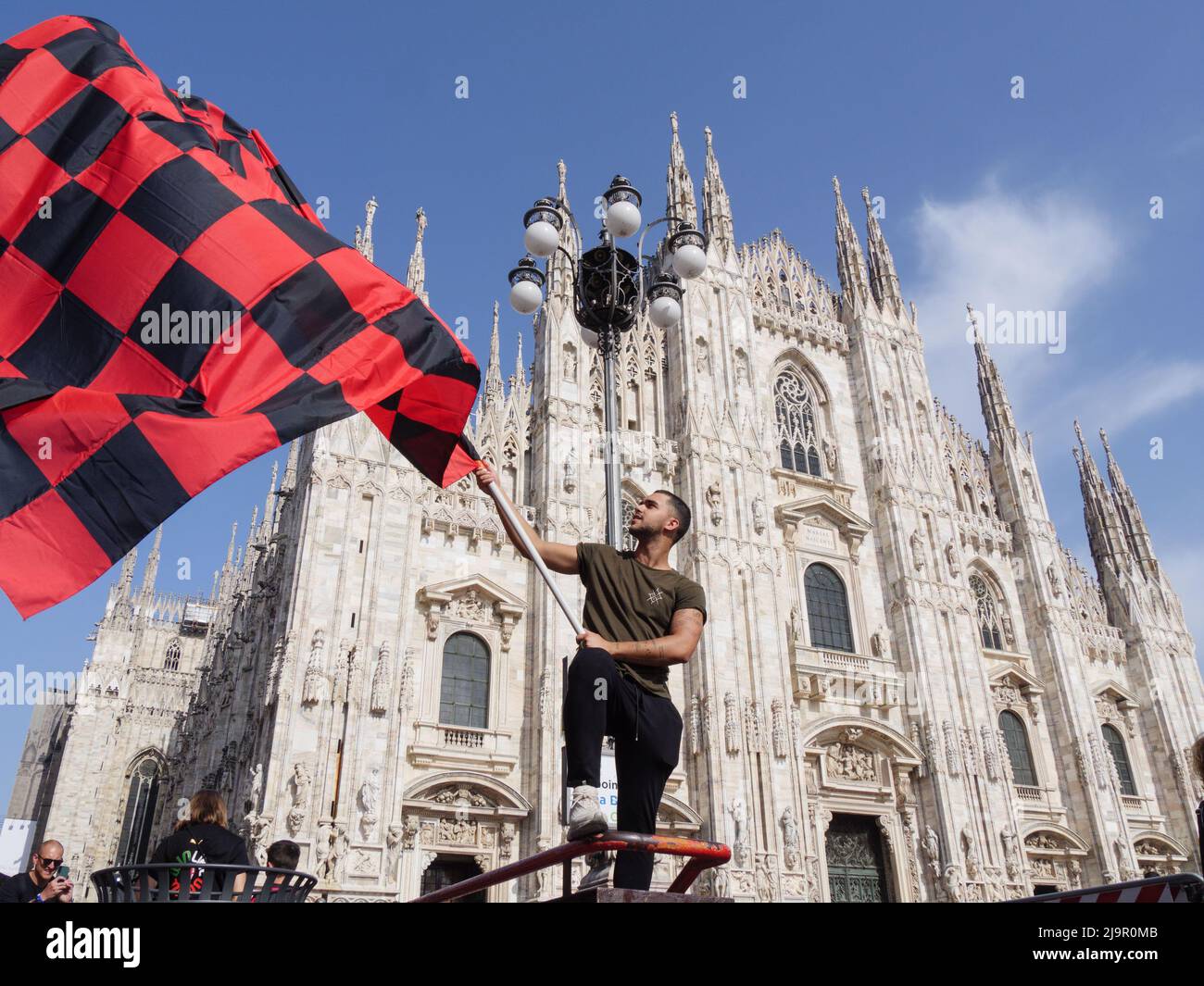Milan, Italie. 23rd mai 2022. Les fans de l'AC Milan célèbrent lors de la série A Victory Parade le 23 mai 2022 à Milan, en Italie. © photo: Cinzia Camela. Crédit : Agence photo indépendante/Alamy Live News Banque D'Images