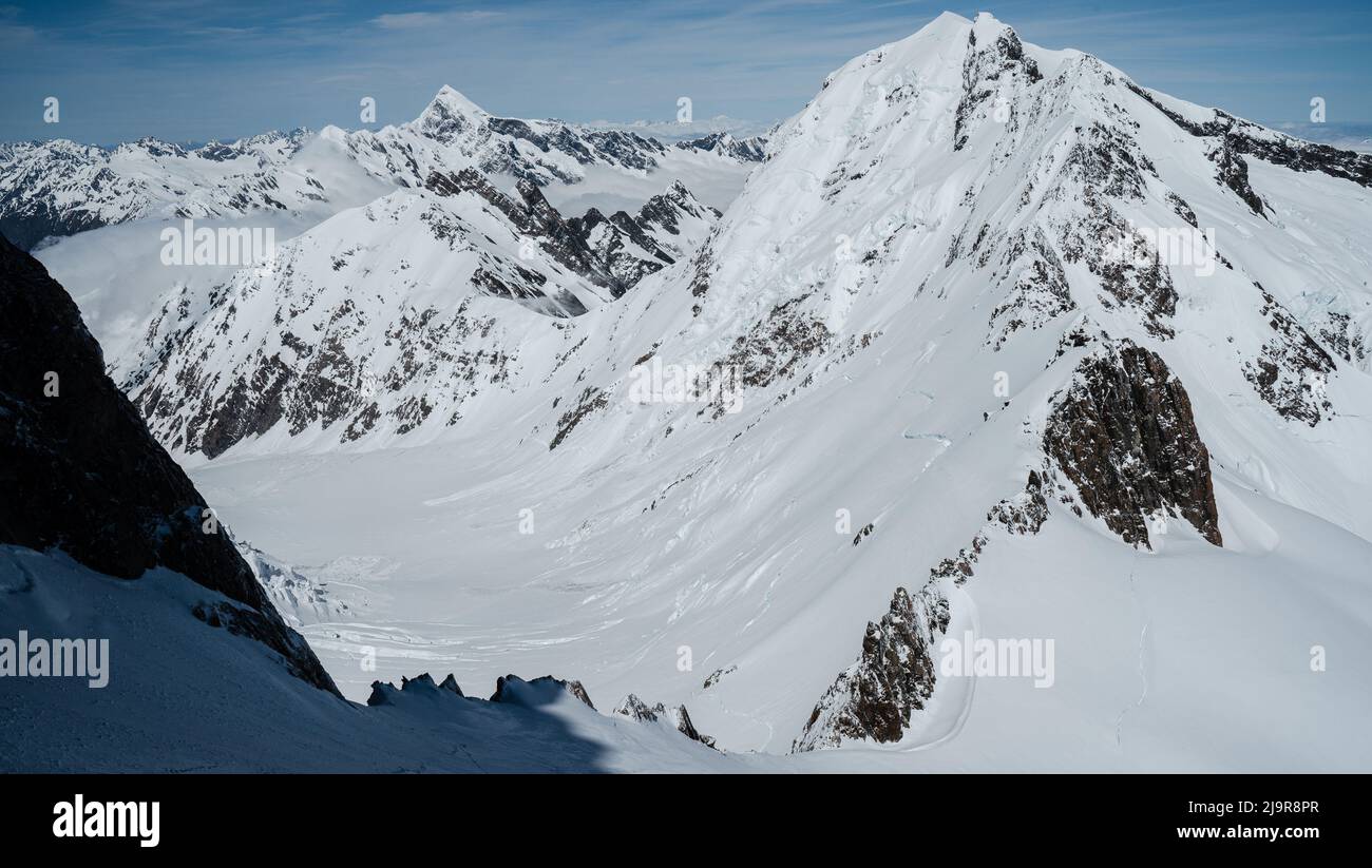 Division principale des Alpes du Sud. Vue spectaculaire depuis le dessus de Harper Saddle. Banque D'Images