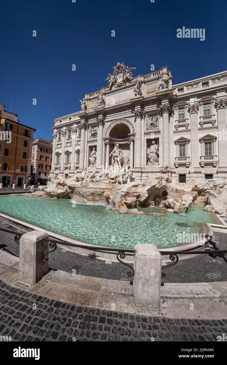 La Fontaine de Trevi (Fontana di Trevi) dans la ville de Rome en Italie. Architecture de style baroque de 1762. Banque D'Images