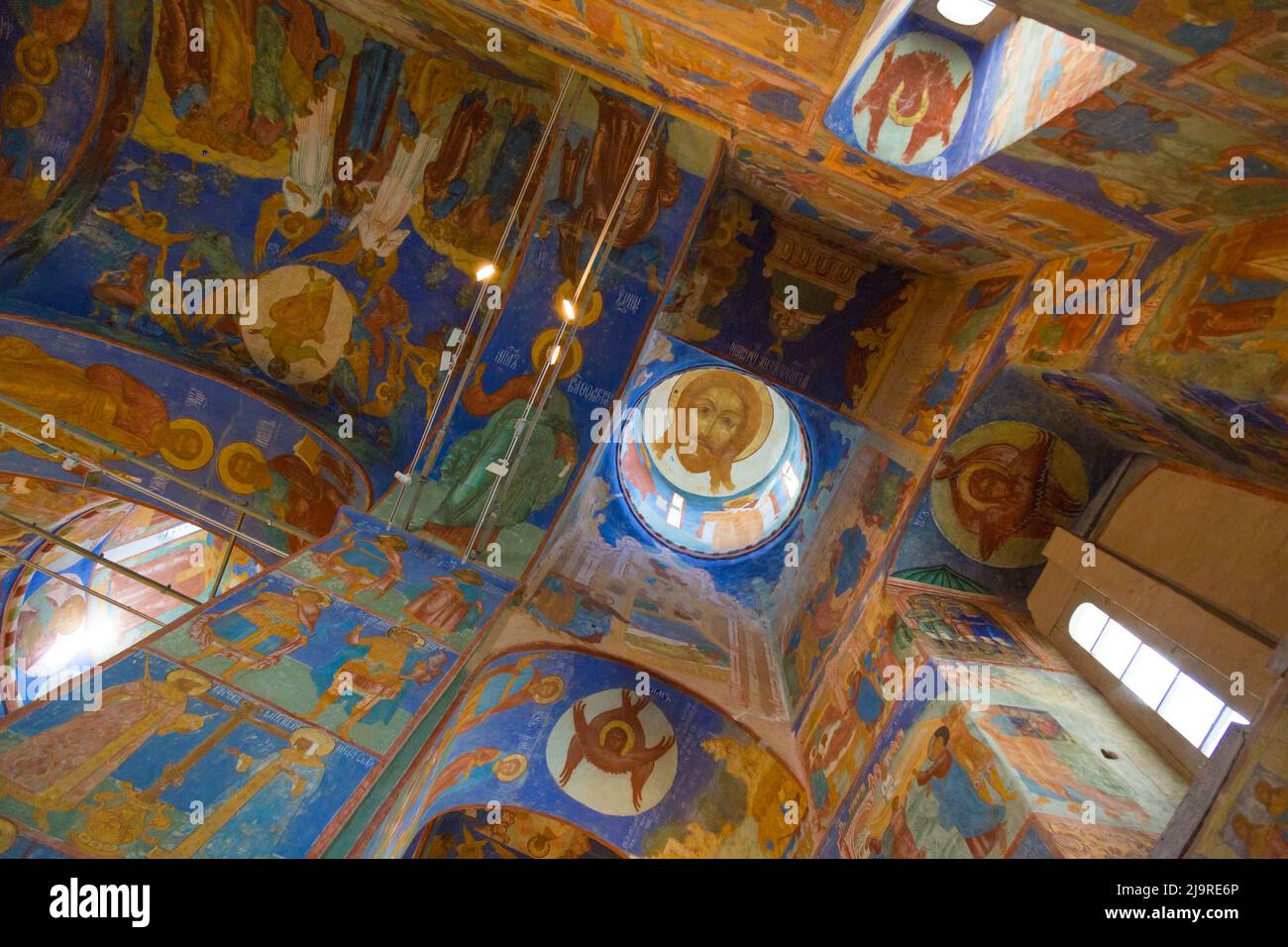 Suzdal, Russie - 20 septembre 2015 : fresques anciennes sur les murs de la cathédrale de la Transfiguration dans le monastère de Saint Euthymius à Suzdal, Russie. Banque D'Images