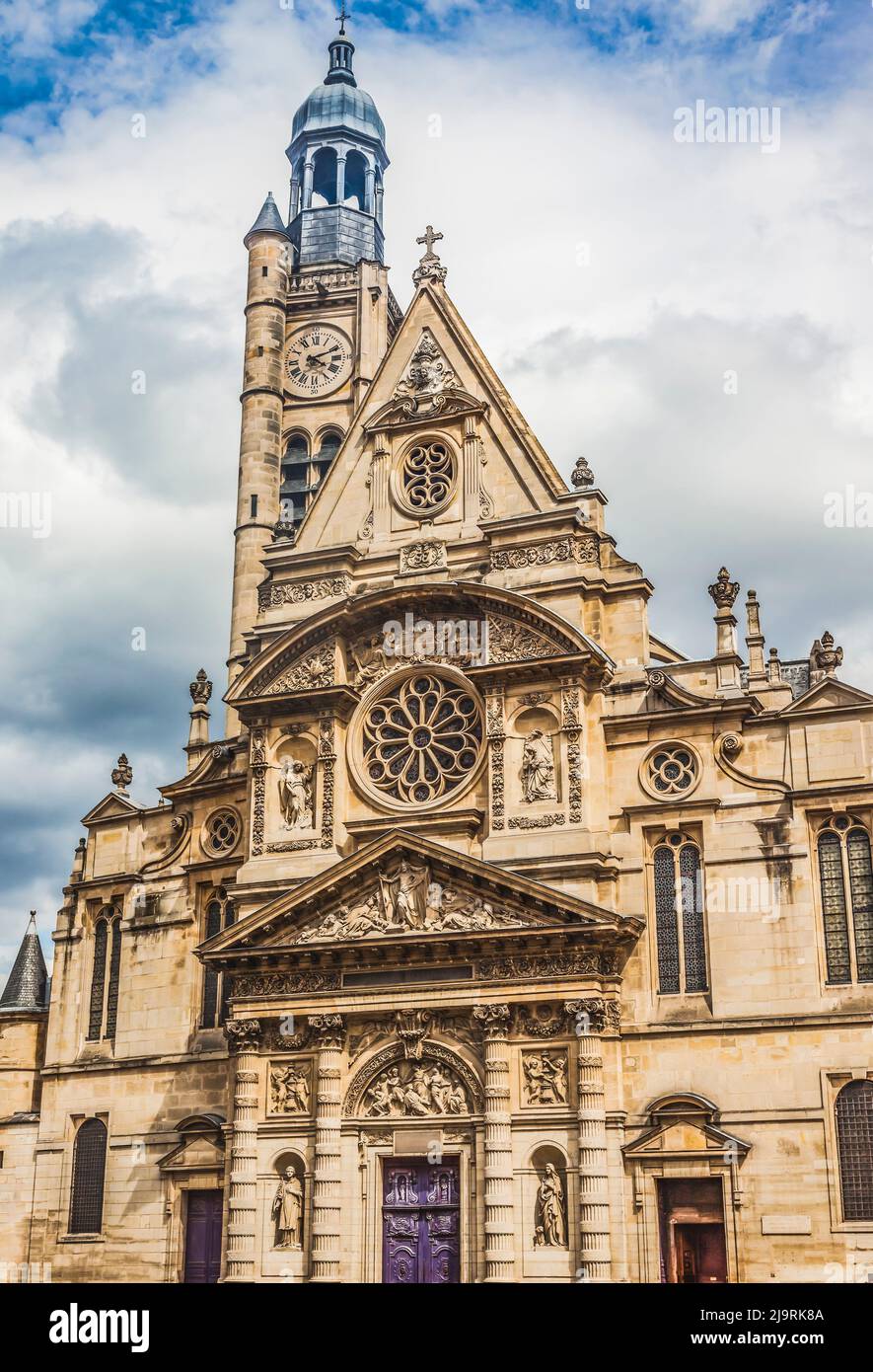 Façade Saint-Etienne-du-Mont, Paris, France. L'église catholique créée en 1626 contient le sanctuaire de Sainte Geneviève, patron de Paris. (Usage éditorial Banque D'Images