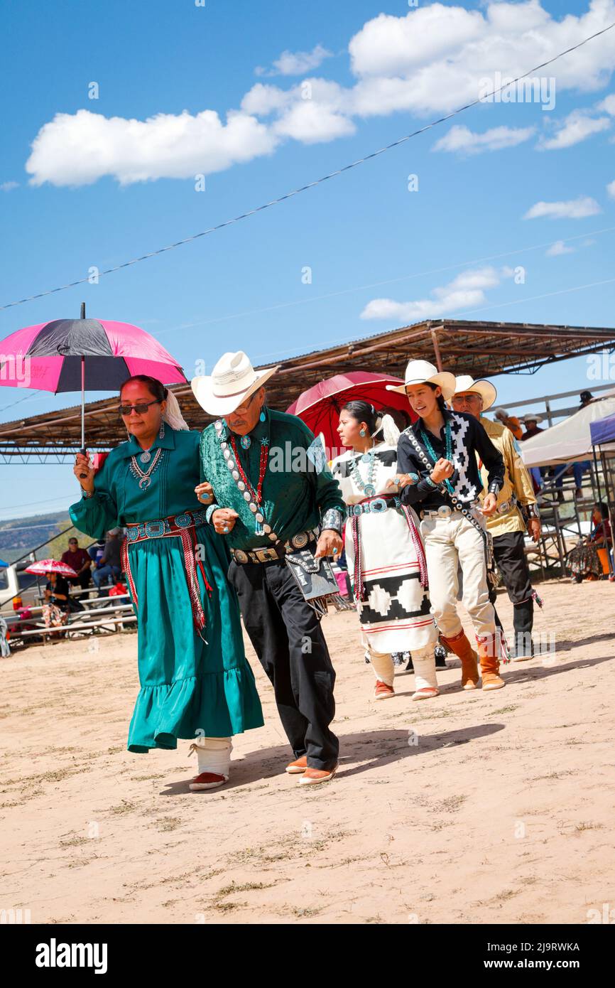 Window Rock, Arizona, États-Unis. Foire de la nation Navajo. Les gens dans les vêtements traditionnels. (Usage éditorial uniquement) Banque D'Images