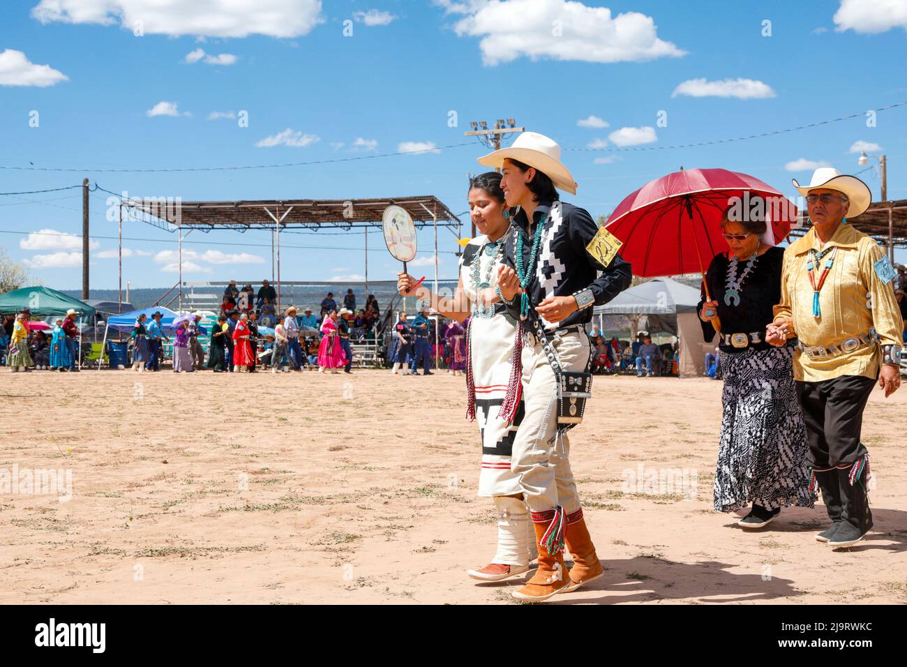 Window Rock, Arizona, États-Unis. Foire de la nation Navajo. Les gens dans les vêtements traditionnels. (Usage éditorial uniquement) Banque D'Images