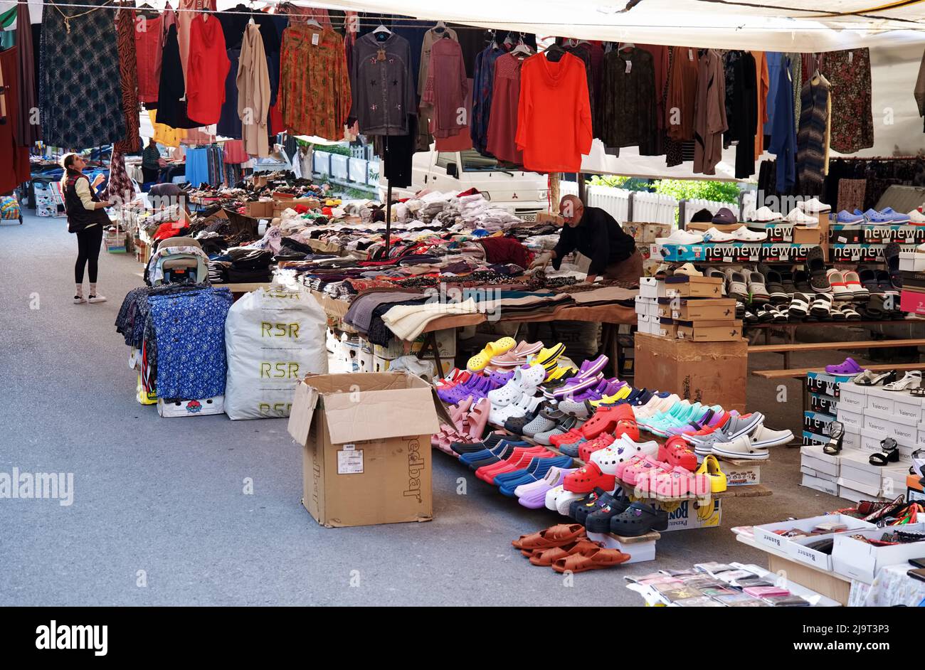 Urla, İzmir, Turquie - Mai 2022: Bazar local de shopping à Urla, Zeytinalani, Izmir, Turquie. Banque D'Images