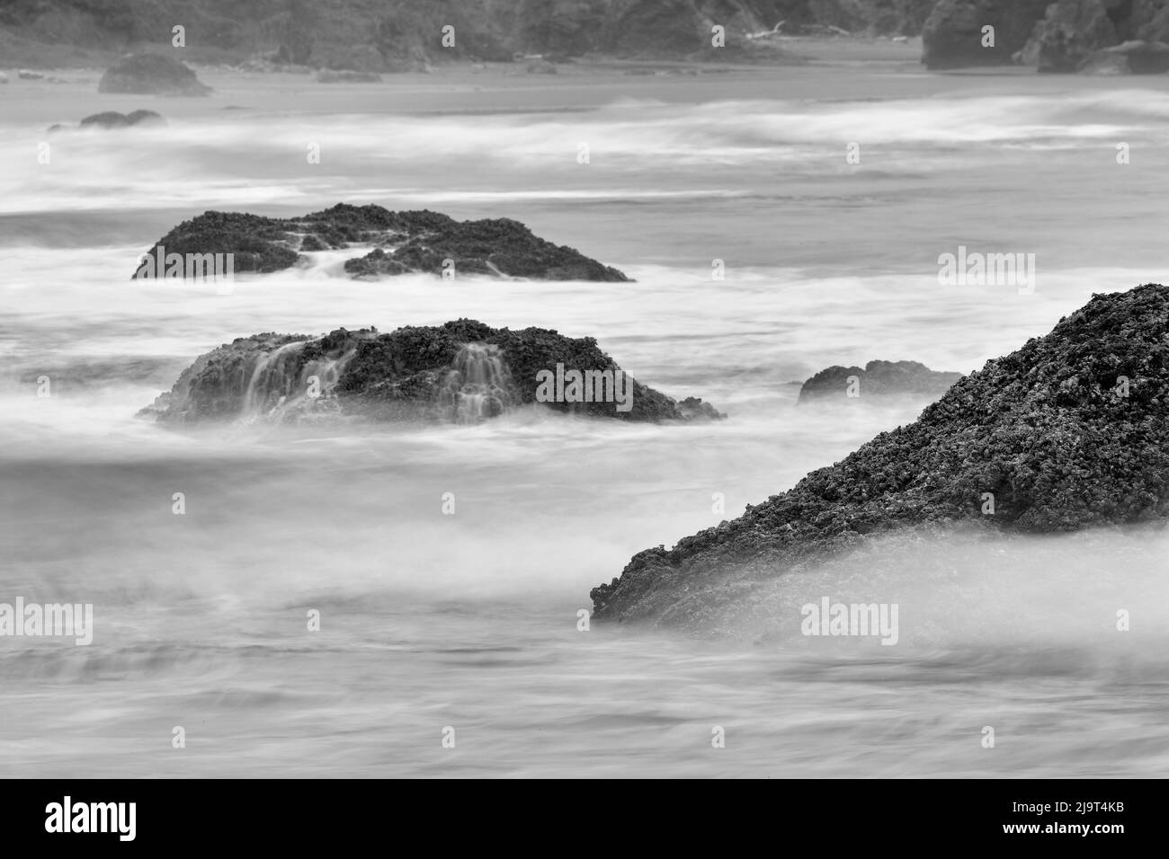 Vagues s'écrasant sur des rochers, Bandon Beach, Oregon Banque D'Images