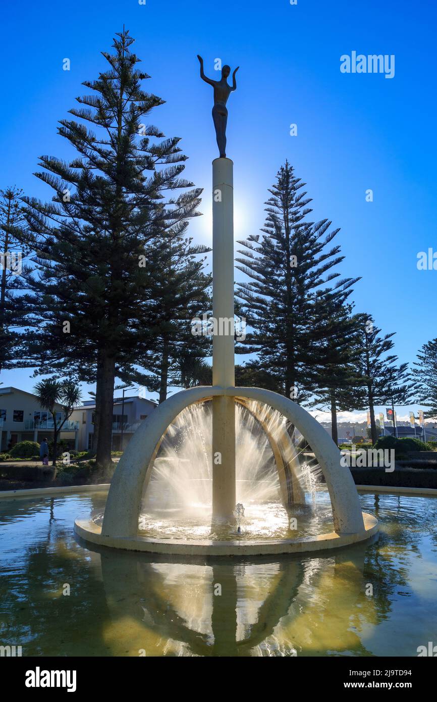 Napier, Nouvelle-Zélande. La fontaine Gilray, plus communément appelée « l'Esprit de Napier », se tenant à côté de Marine Parade Banque D'Images