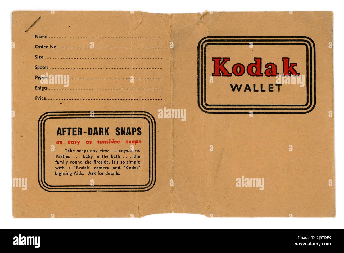Portefeuille photo Kodak original des années 1930, ouvert pour montrer les coordonnées du client, utilisé par un client britannique en 1937, au Royaume-Uni Banque D'Images