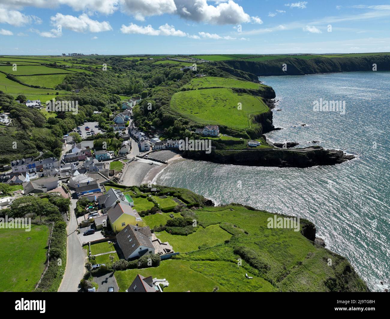 05/05/22 vue aérienne de Little Haven à Pembrokeshire, pays de Galles, Royaume-Uni Banque D'Images