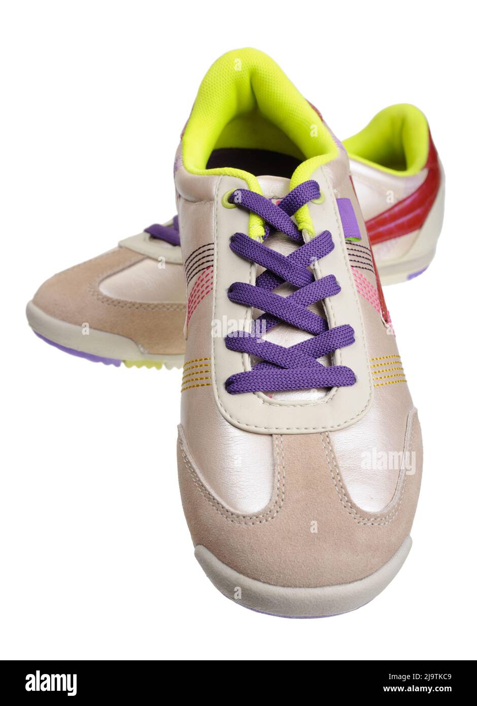 Paire de chaussures de sport légères pour femme, isolées sur fond blanc Banque D'Images