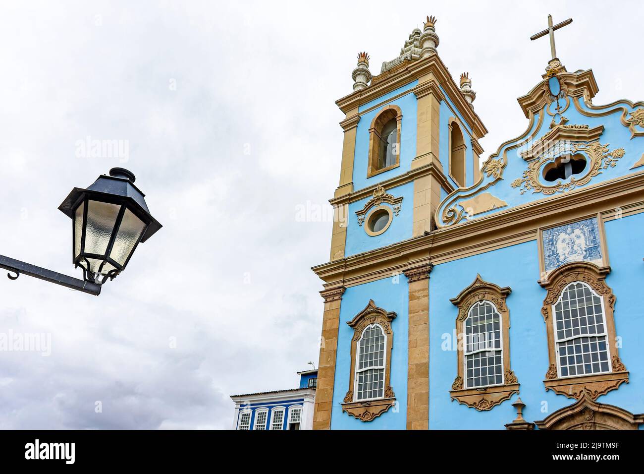 Façade partielle de la belle église baroque historique utilisée par les esclaves dans le quartier de Pelourinho dans la ville de Salvador, Bahia Banque D'Images