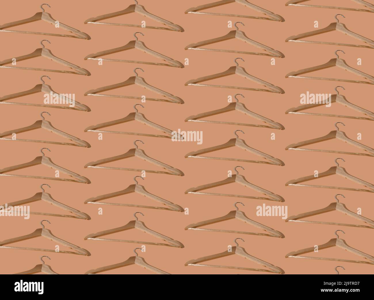 Cintres à motif pour vêtements. Jeu de cintres. Bannière beige de l'espace de copie. Cintres en bois. Boutique. Couleur pastel. Concept de vente. Banque D'Images