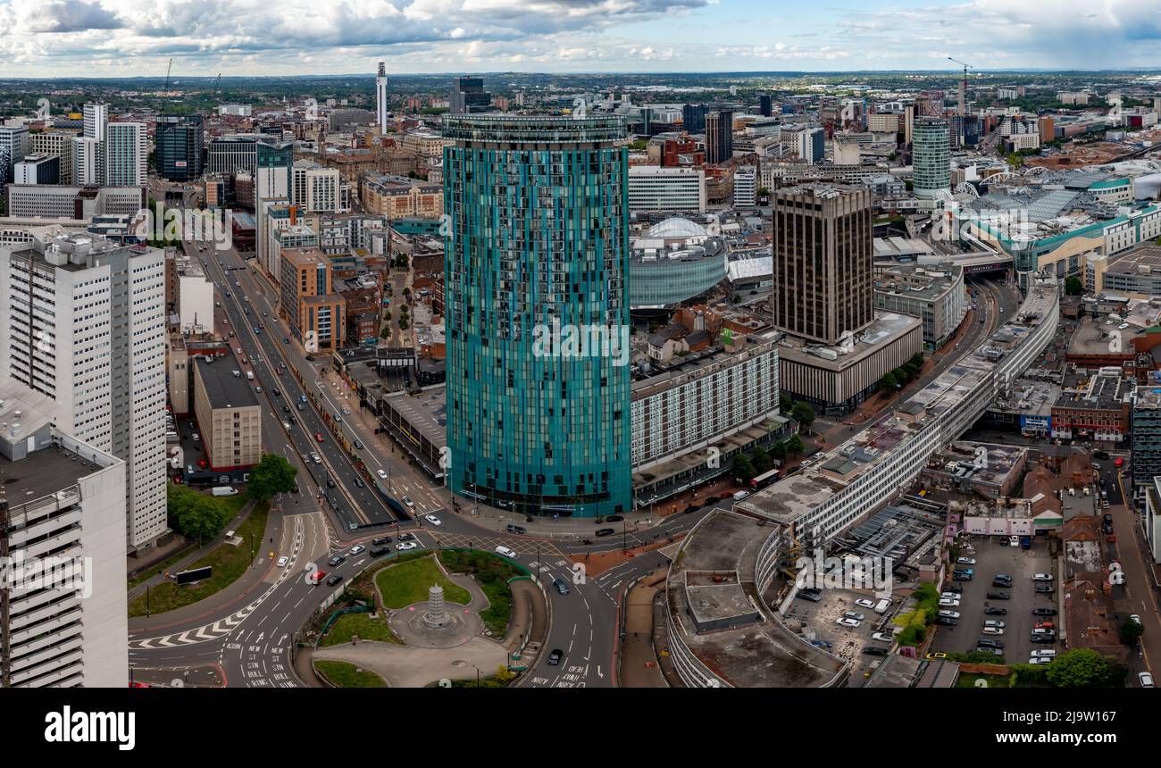 Vue aérienne du centre-ville de Birmingham avec le Radisson Blu Hotel Skyscraper, la gare de New Street et le centre commercial Bullring Banque D'Images