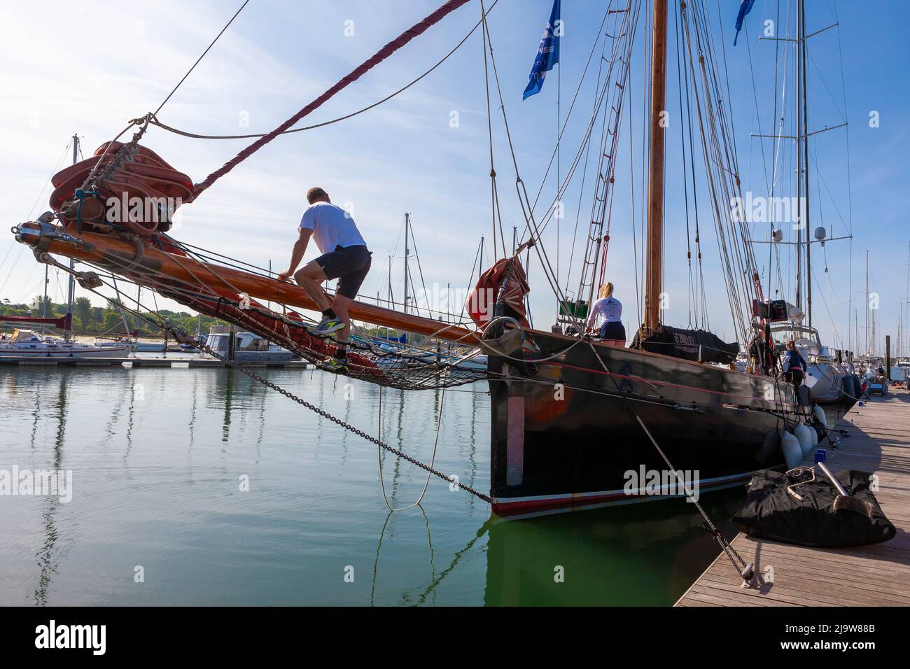 Le célèbre couteau à lait « Jolie brise » amarré dans la rivière Hamble, Hampshire, Royaume-Uni Banque D'Images