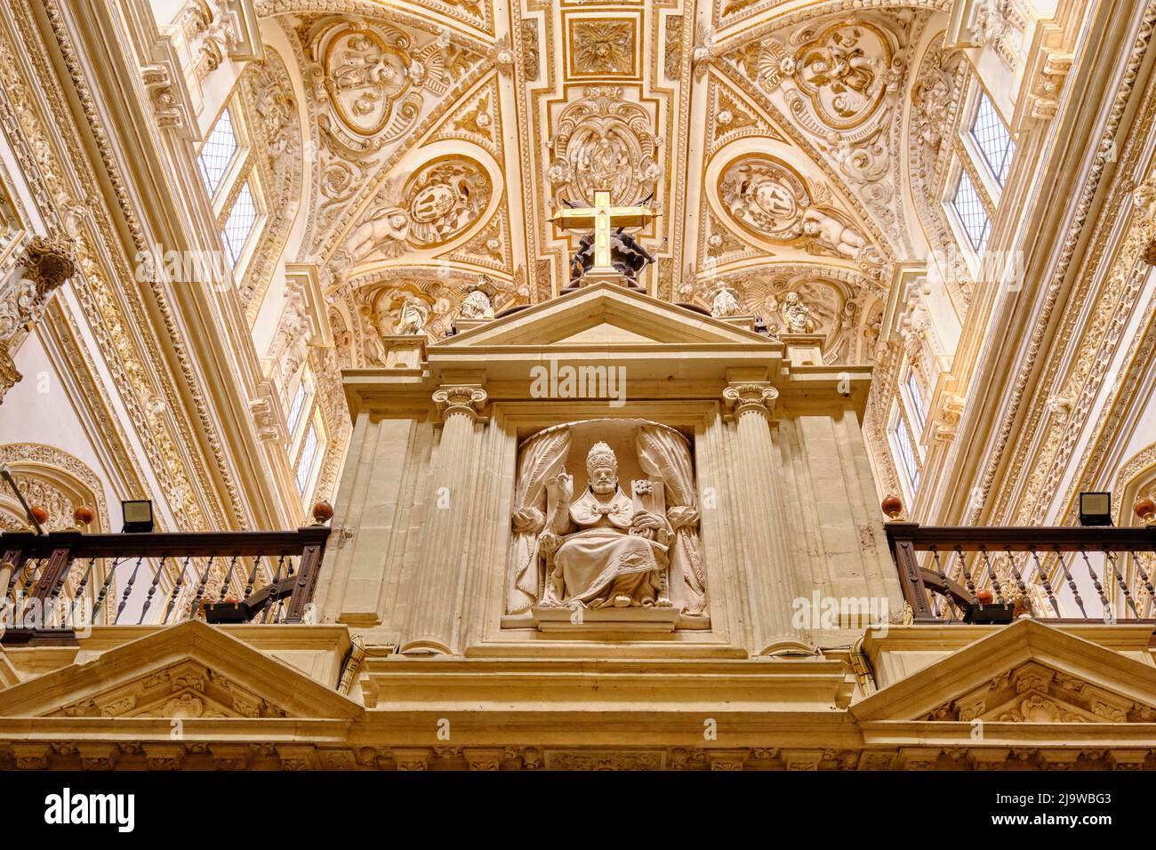 Intérieur de la Mezquita-Catedral (Mosquée-cathédrale) de Cordoue, site classé au patrimoine mondial de l'UNESCO. Andalousie, Espagne Banque D'Images