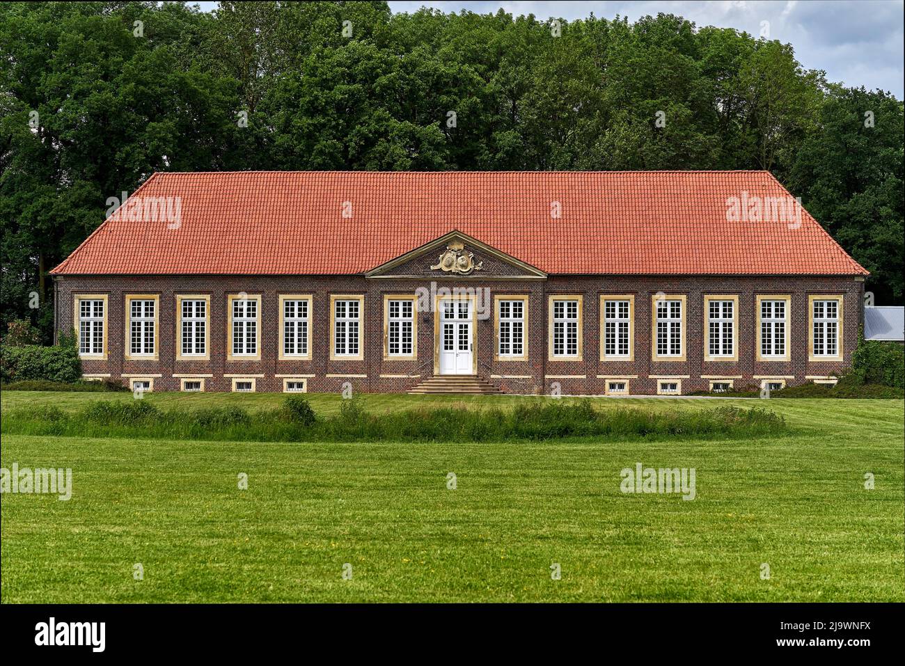Vue sur le bâtiment "Orangerie". Château de Nordkirchen, Rhénanie-du-Nord-Westphalie, Allemagne Banque D'Images
