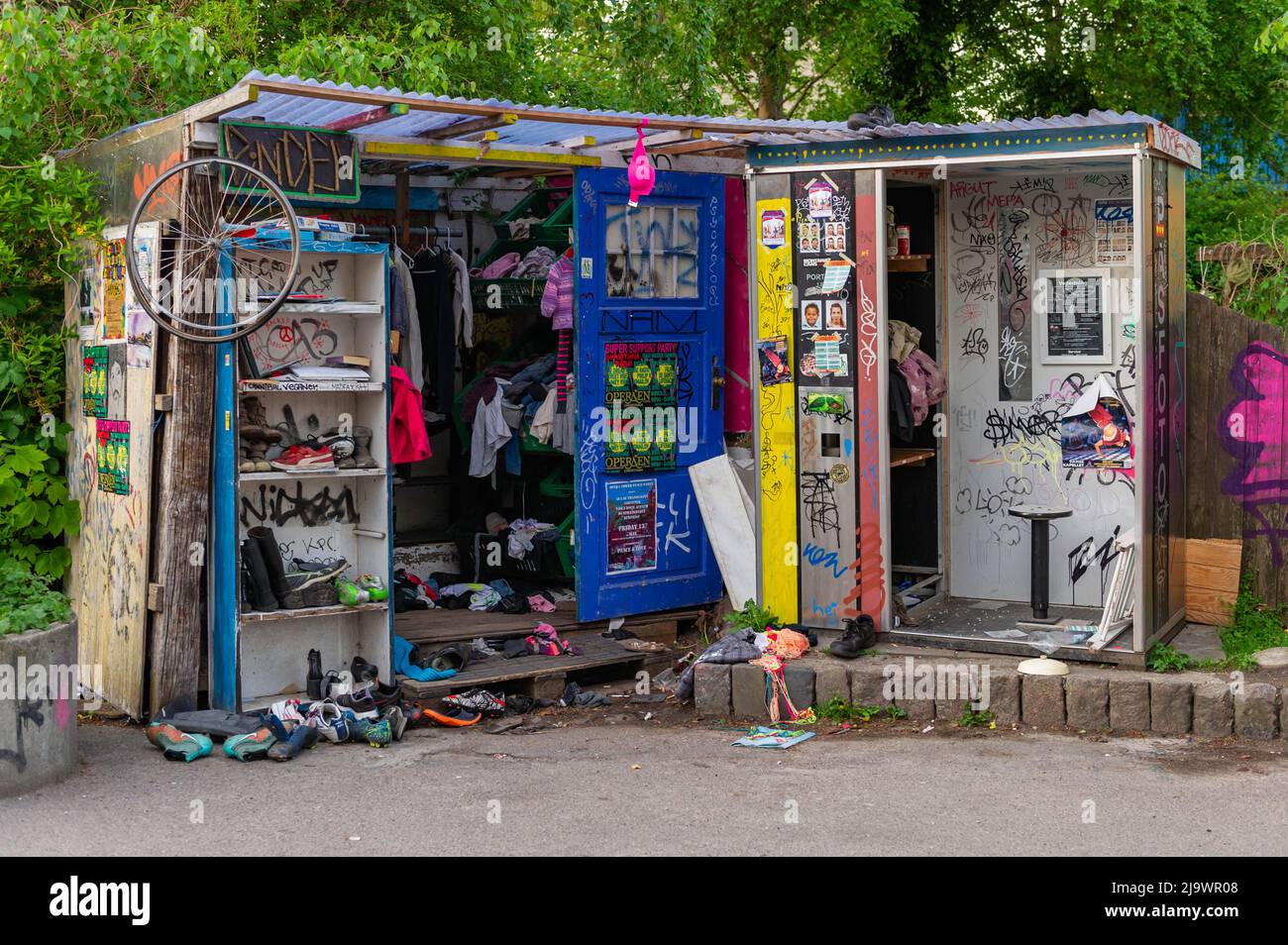 Une banque de vêtements à Christiania Free Town, Copenhague, Danemark Banque D'Images