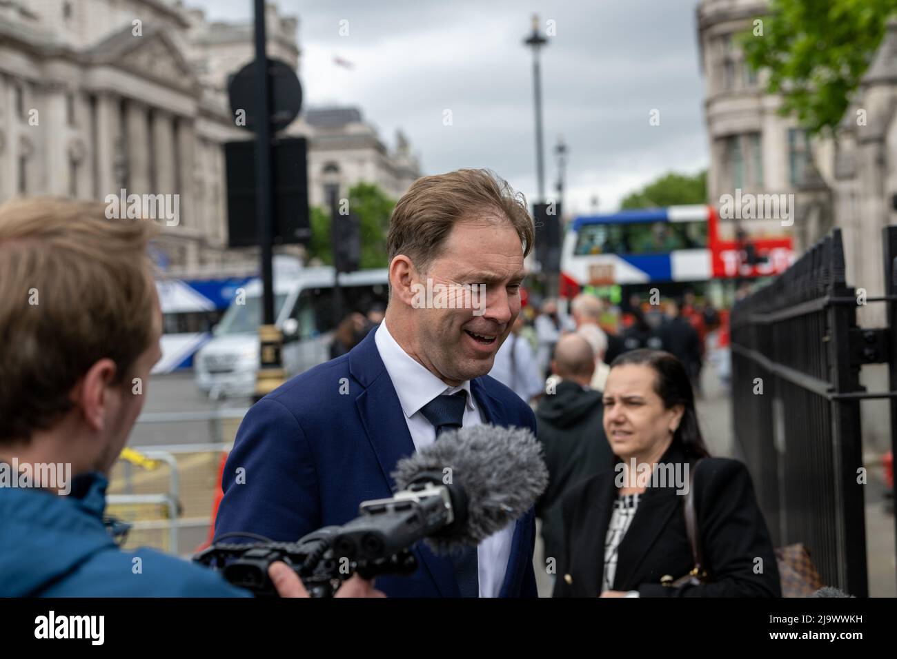 Londres, Royaume-Uni. 25th mai 2022. Député à l'extérieur de la Chambre des communes le jour du communiqué de Partygate en photo Tobias Ellwood député de Bournemouth-est, président du Comité spécial de la défense crédit : Ian Davidson/Alay Live News Banque D'Images