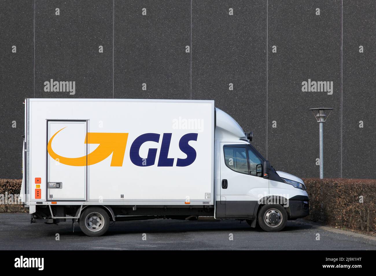 Kolding, Danemark - 28 février 2016: GLS Truck dans un centre logistique. General Logistics Systems est une société de logistique britannique hollandaise Banque D'Images