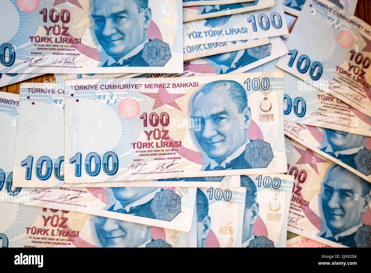 Gros plan sur les billets de la livre turque. Image conceptuelle pour la  monnaie turque Lira, économie turque, inflation, commerce, politique Photo  Stock - Alamy