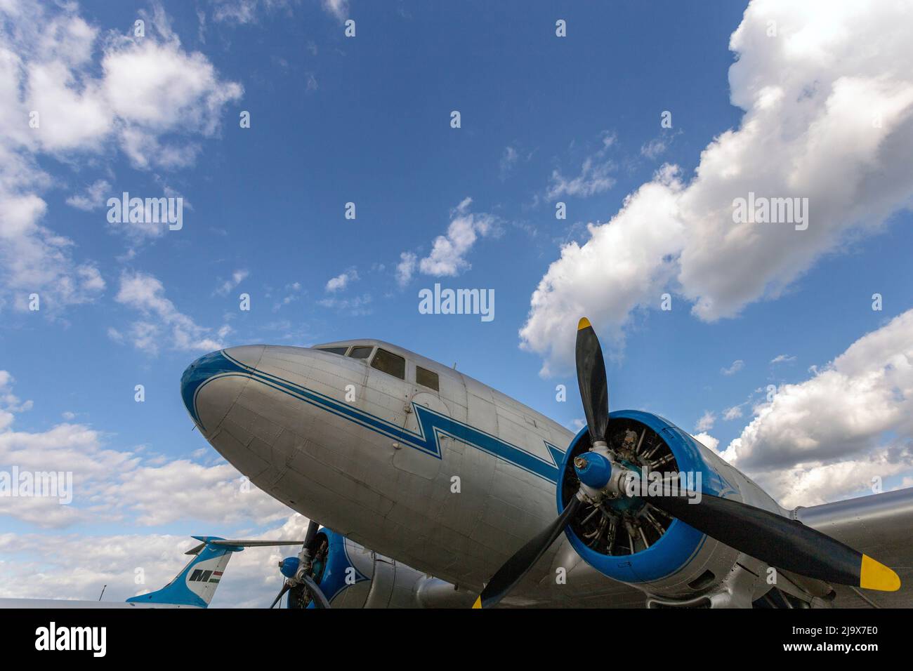 Budapest, Hongrie - 09 02 2021: Lisunov Li-2 à l'Aeropark un musée de l'aviation en plein air à Budapest. Banque D'Images