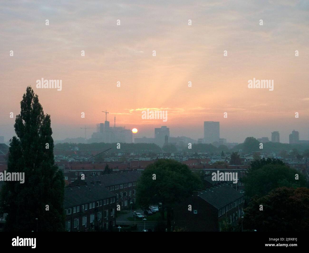 Le soleil se présente sur la ville d'Utrecht aux pays-Bas Banque D'Images