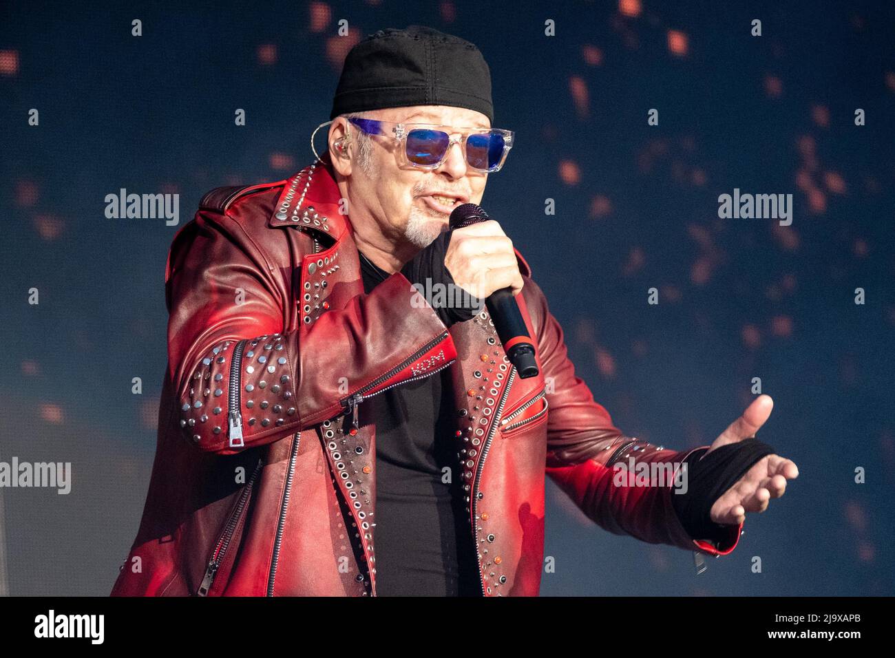 Milan, Italie. 24th mai 2022. Le chanteur italien Vasco Rossi lors de ses spectacles live à l'hippodrome de la Maura à San Siro, Milan pour non Stop Live 2022 Banque D'Images