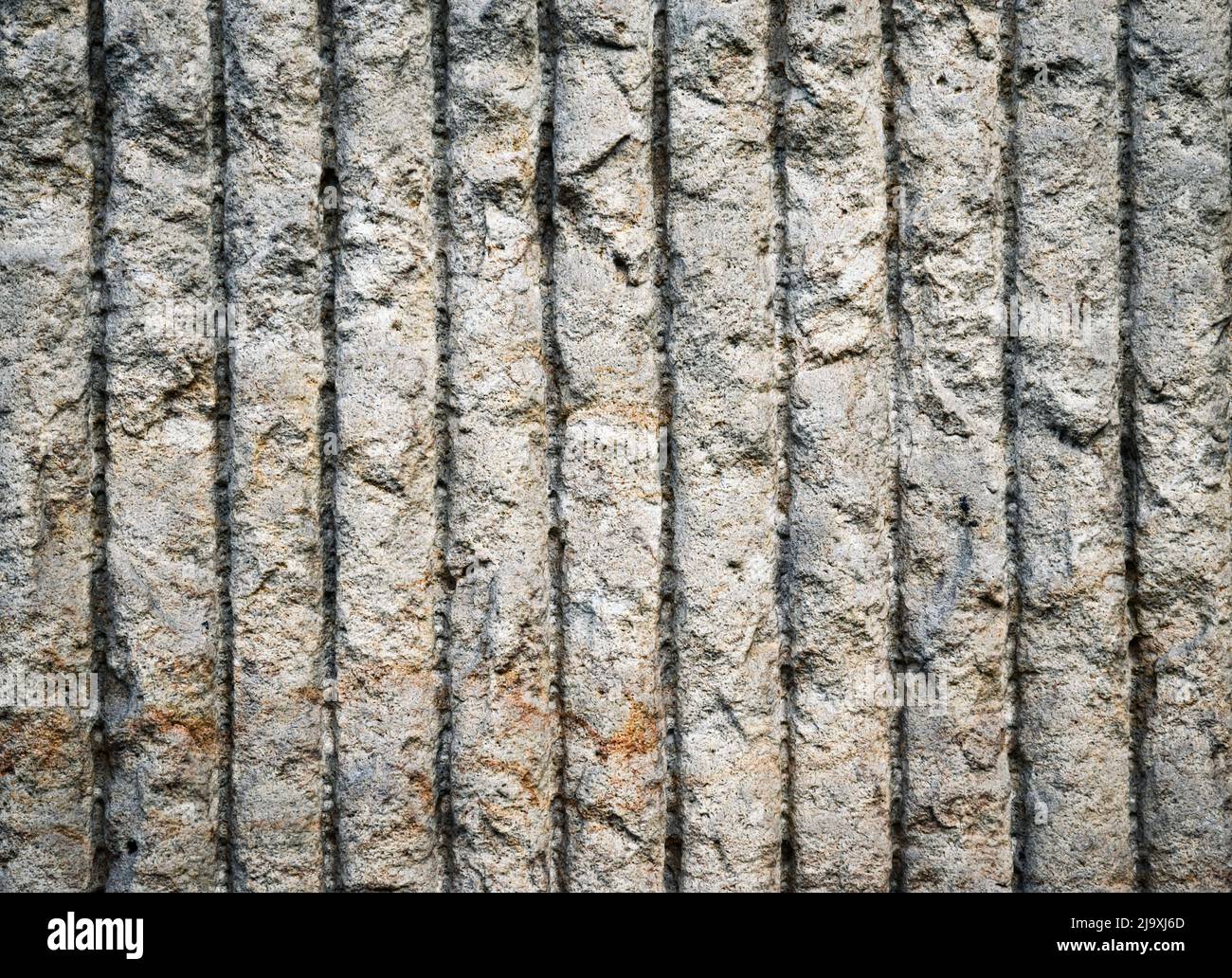 arrière-plan ou texture paroi verticale en béton rainuré Banque D'Images
