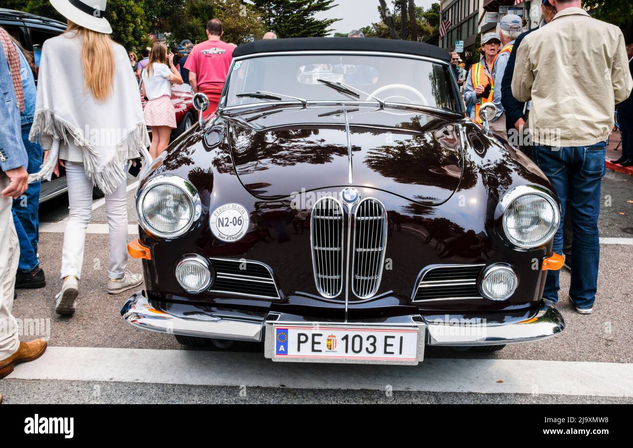 Une berline SuperAutenrieth Cabriolet 1960 3200, l'événement Pebble Beach Concours d'élégance sur Ocean Avenue à Carmel-by-the-Sea pendant la semaine de la voiture de Monterey Banque D'Images