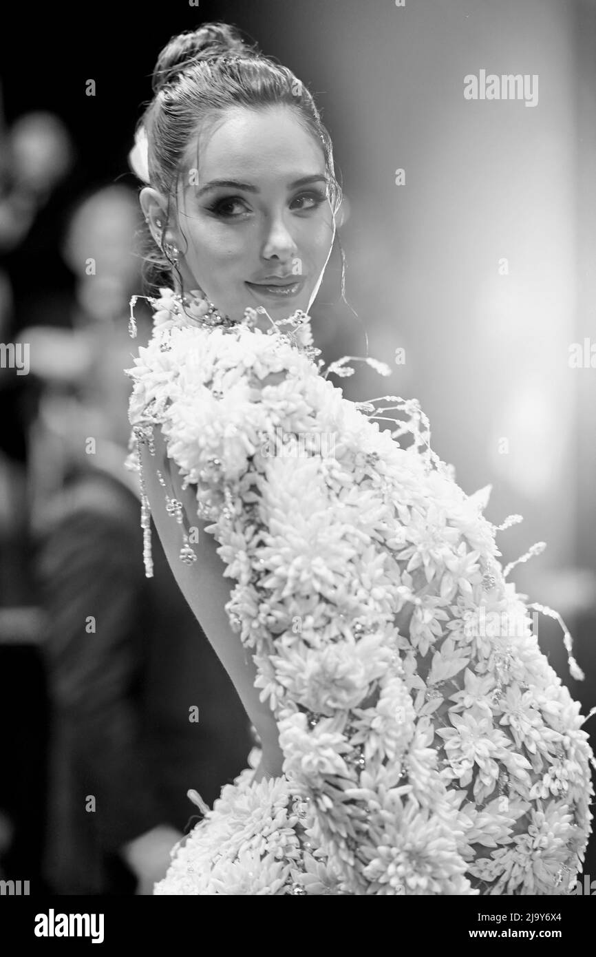 Nabilla Benattia participe à la projection des étoiles à midi lors du festival annuel de Cannes 75th au Palais des Festivals le 25 mai 2022 à Cannes, France photo par Franck Castel/ABACAPRESS.COM Banque D'Images