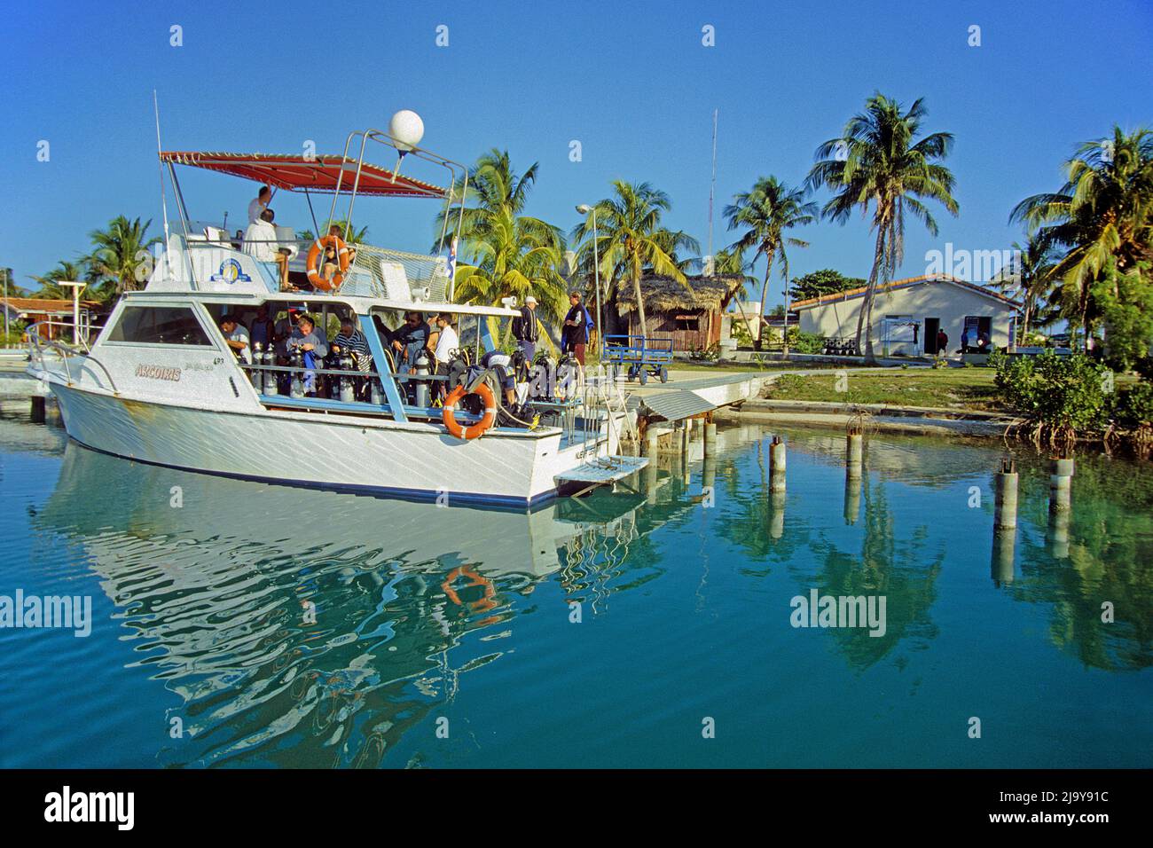 Plongée sous-marine sur un bateau de plongée à la plage de Sainte-Lucie, province de Camaguey, Cuba, Caraïbes Banque D'Images