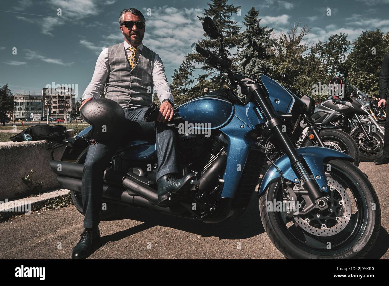 Distingué Gentleman's Ride 2022 à Bucarest Roumanie Mai, triomphe des motos classiques événement Gentleman Ride classique moto et vêtements classiques Banque D'Images