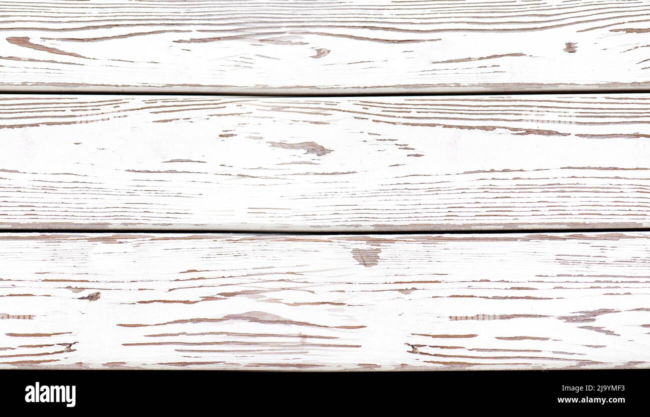 Longues planches en bois avec peinture blanche ancienne sur la surface comme texture, toile de fond ou fond Banque D'Images