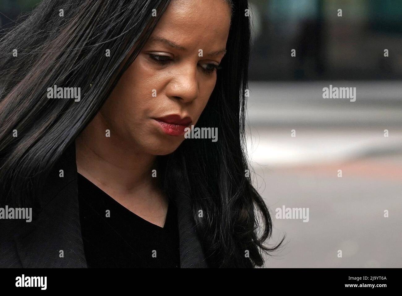 La députée Claudia Webbe arrive au tribunal de la Couronne de Southwark, dans le sud de Londres, où elle fait appel de sa condamnation pour un chef de harcèlement. Date de la photo: Jeudi 26 mai 2022. Banque D'Images