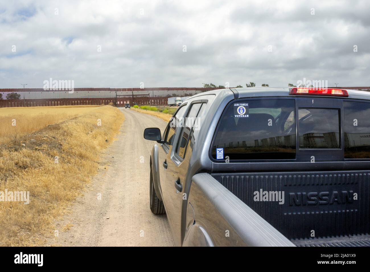 L'escrime qui divise la frontière entre les États-Unis et le Mexique à Otay Mesa, San Diego, Californie, met en lumière la controverse actuelle entourant l'immigration. Banque D'Images