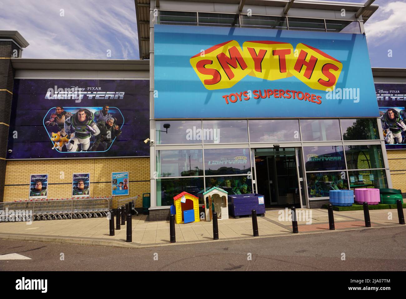 Smiths Toy Superstore de Staples Corner, Brent Cross, Londres, Royaume-Uni Banque D'Images