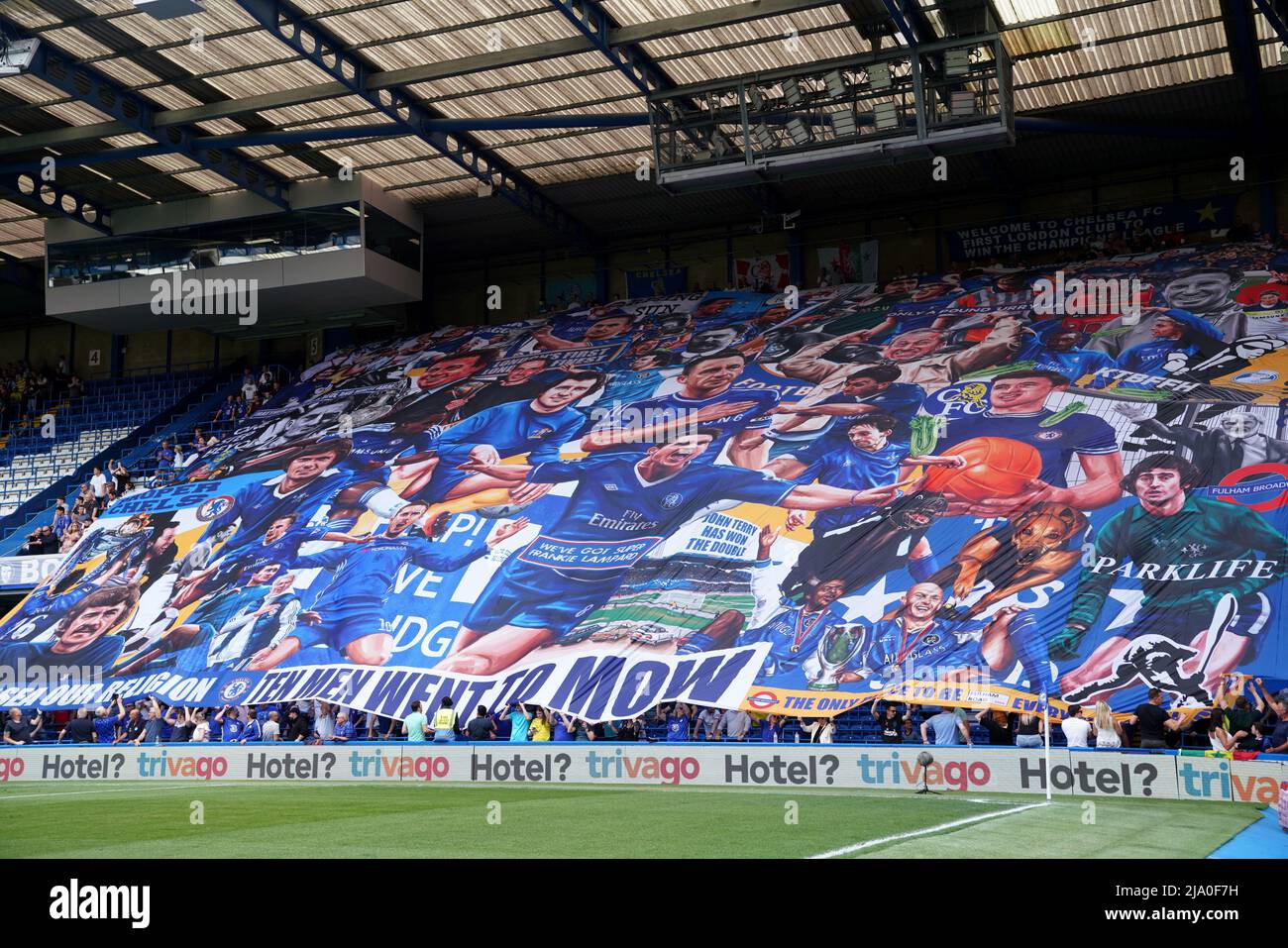 Une vue générale d'une bannière Chelsea dans les stands lors du match de la Premier League à Stamford Bridge, Londres. Date de la photo: Dimanche 22 mai 2022. Banque D'Images