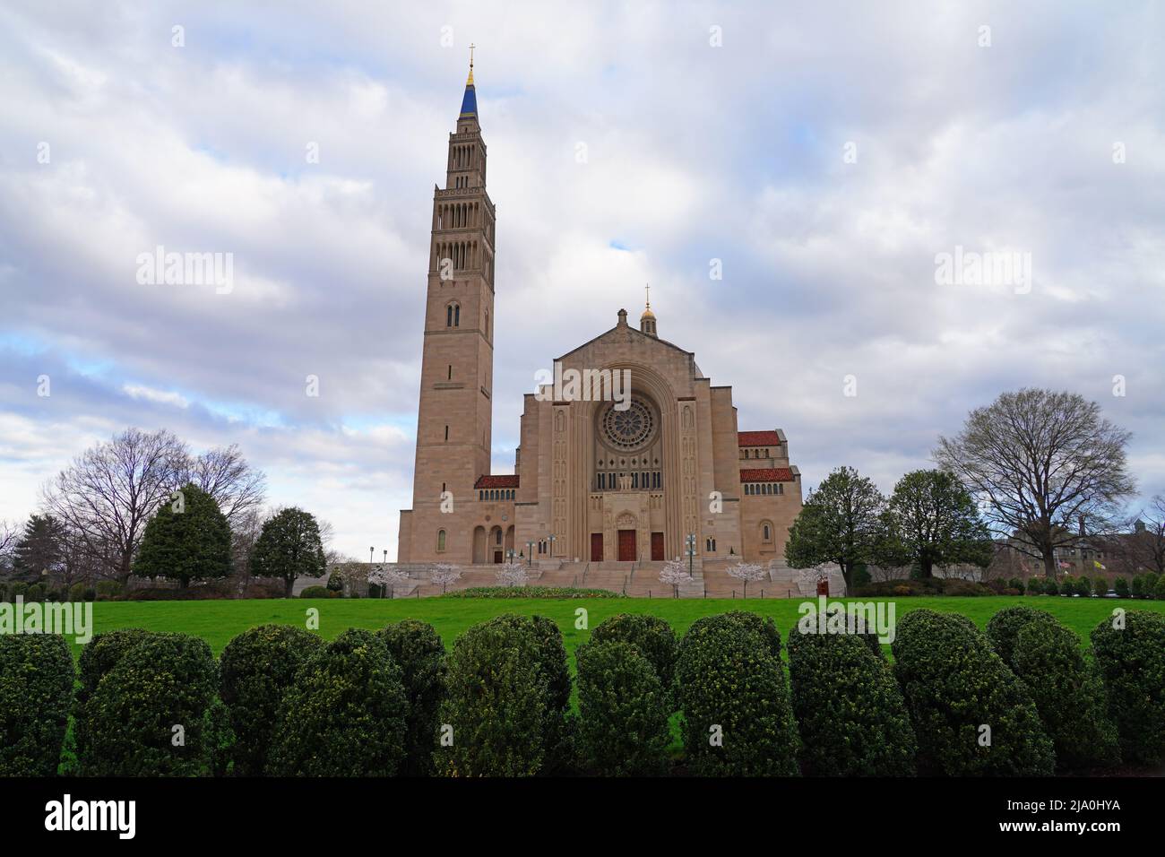 WASHINGTON, DC –26 MARS 2022- vue sur le campus de l'Université catholique d'Amérique, une université privée de recherche fondée en 1887 par Bisho catholique Banque D'Images