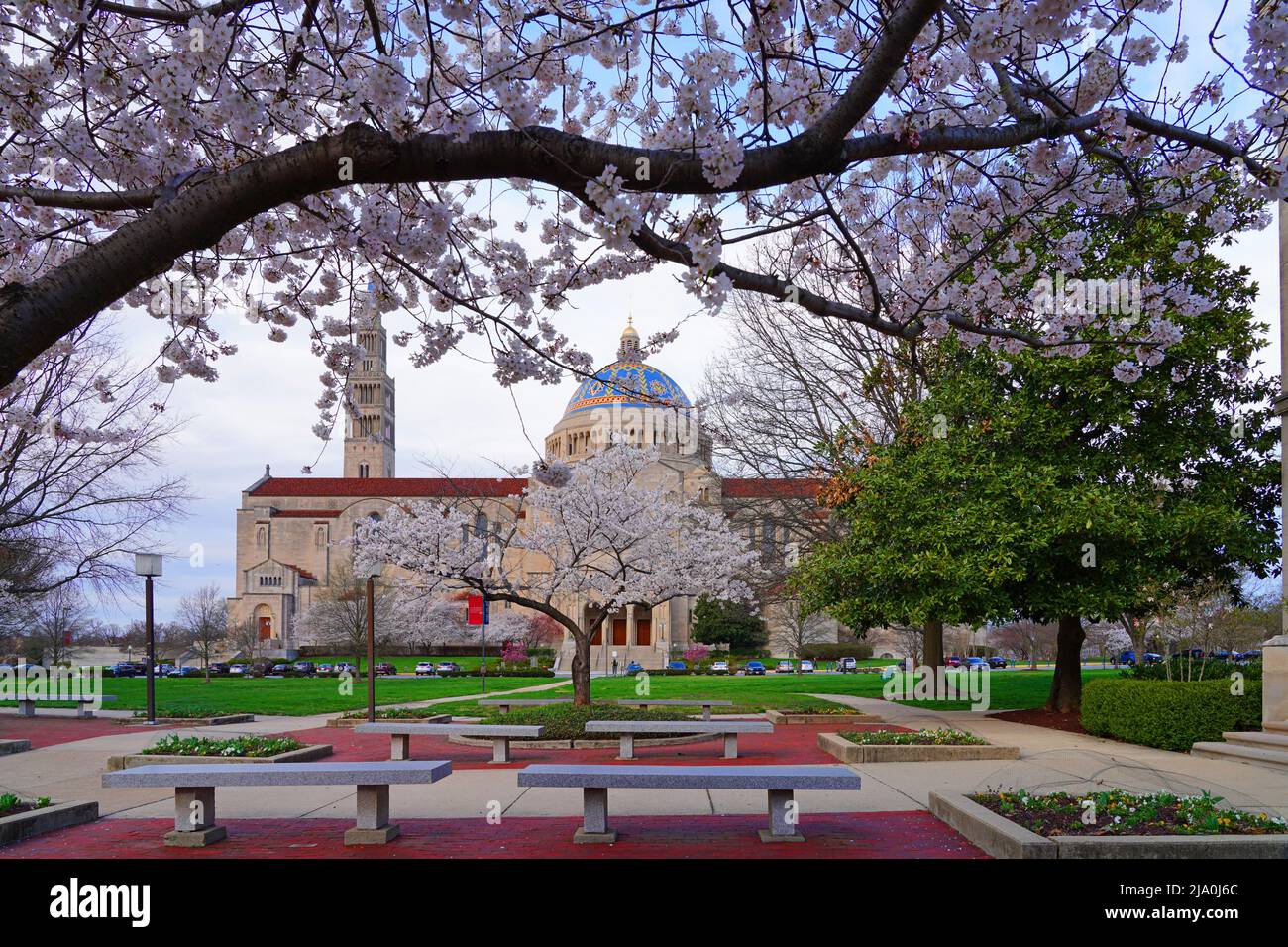 WASHINGTON, DC –26 MARS 2022- vue sur le campus de l'Université catholique d'Amérique, une université privée de recherche fondée en 1887 par Bisho catholique Banque D'Images