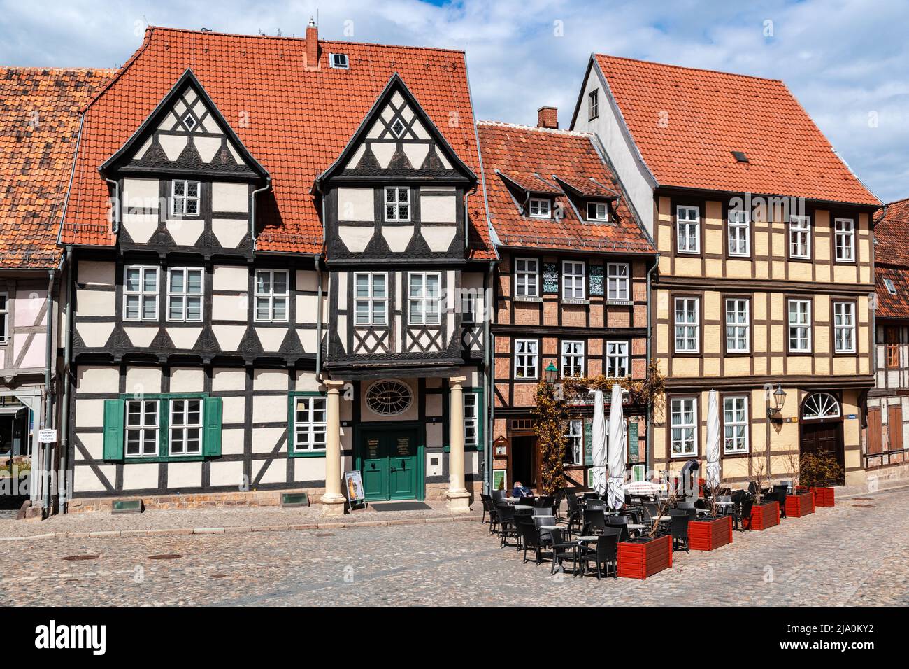 Maisons historiques à ossature de bois dans la ville médiévale de Quedlinburg, au nord des montagnes de Harz. Saxe-Anhalt, Allemagne - 26 avril 2018 Banque D'Images