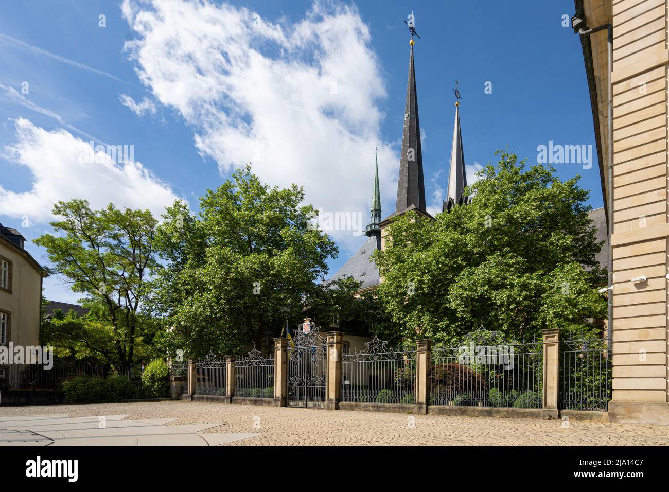 Luxembourg, mai 2022. La porte d'entrée du bâtiment du ministère de l