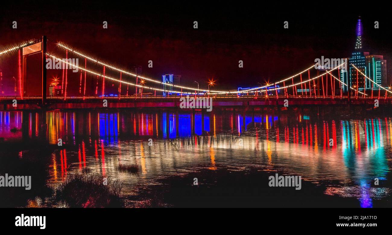 Jiangqun Qiao Pont général nuit illuminé Hun River Fuxin ville province de Liaoning Chine Banque D'Images