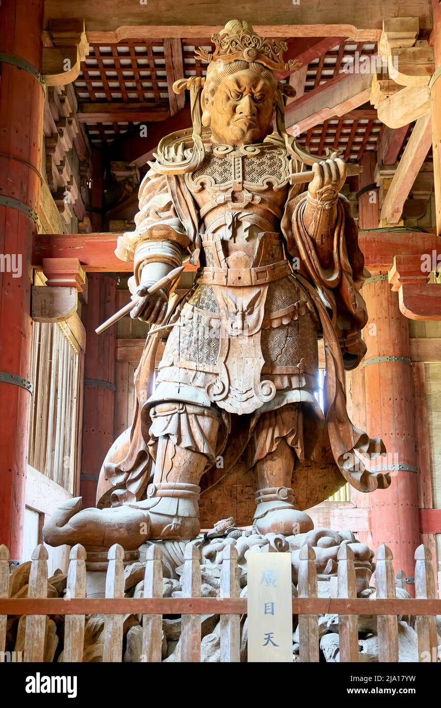 Japon. Nara. Temple Todai-ji. Statue de Koumoku Ten Banque D'Images