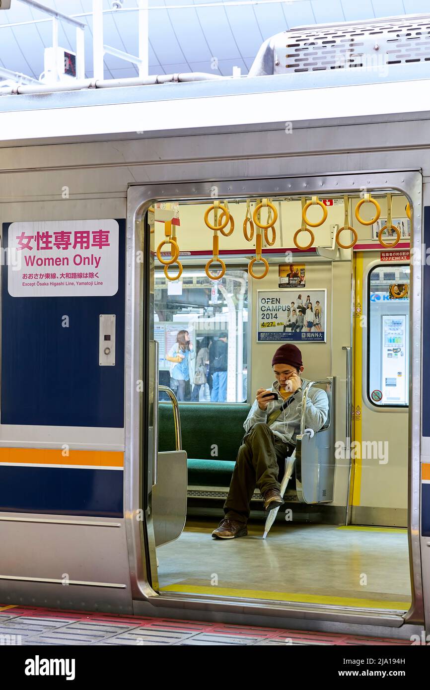 Japon. Kyoto. Chariot de train pour femmes seulement Banque D'Images