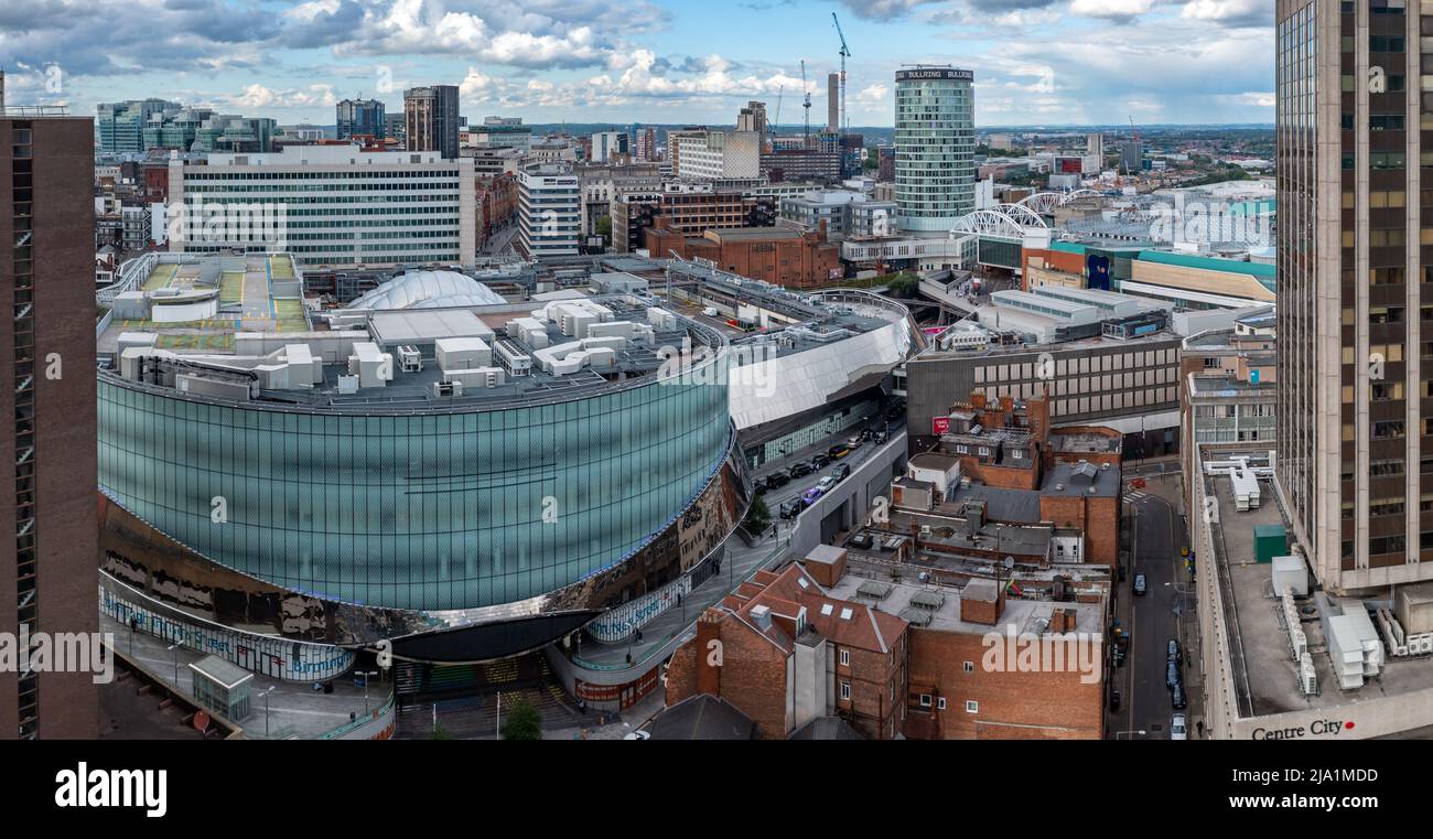 BIRMINGHAM, ROYAUME-UNI - 24 MAI 2022. Vue aérienne de la gare de Birmingham New Street et du centre commercial Bullring Banque D'Images