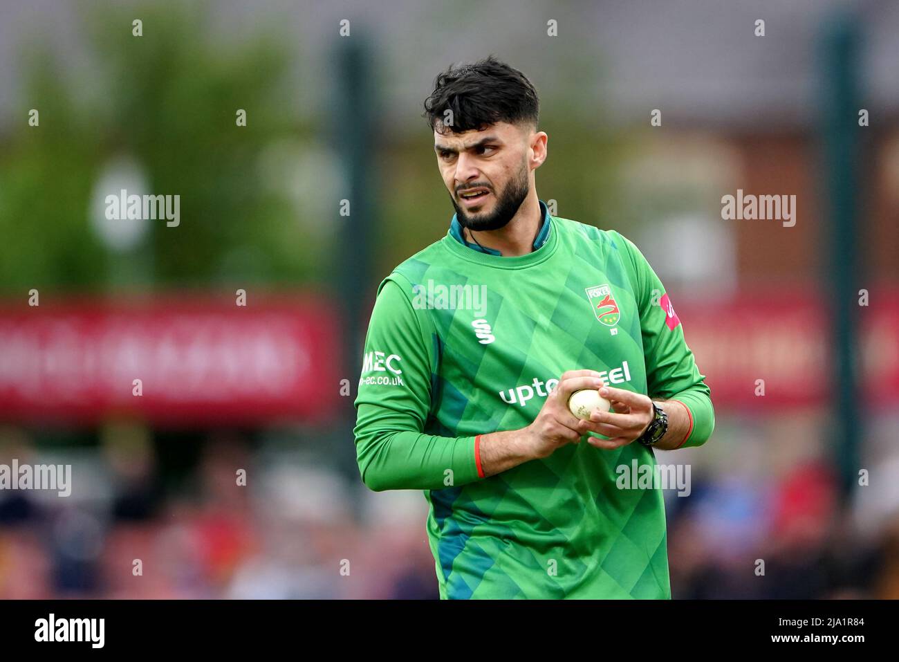 Naveen-ul-Haq de Leicestershire en action pendant le match nord du groupe Vitality Blast T20 au terrain du comté d'Uptonsteel, à Leicester. Date de la photo: Jeudi 26 mai 2022. Banque D'Images