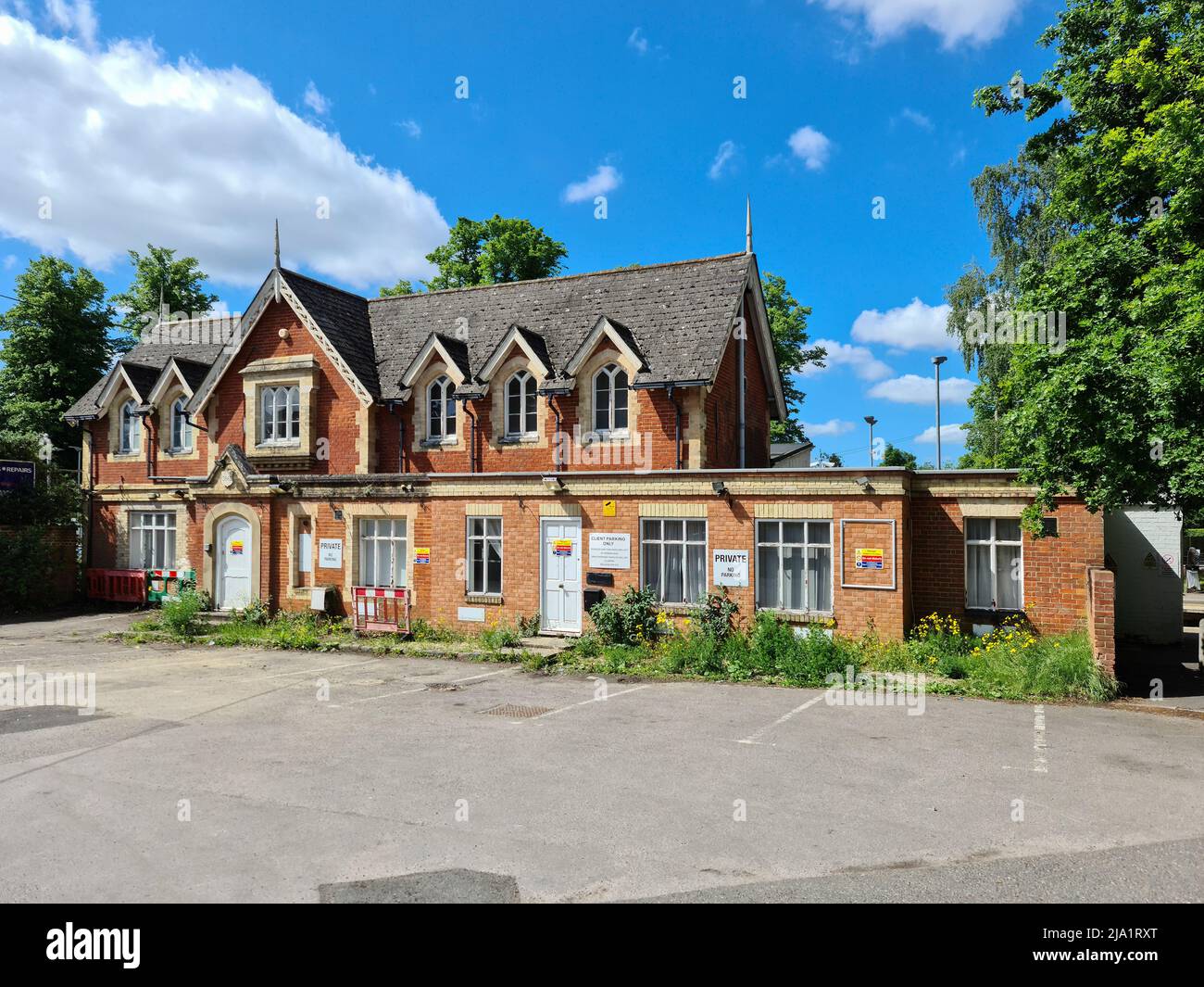 Immeuble de la gare de Derelict à Crowthorne -1 Banque D'Images