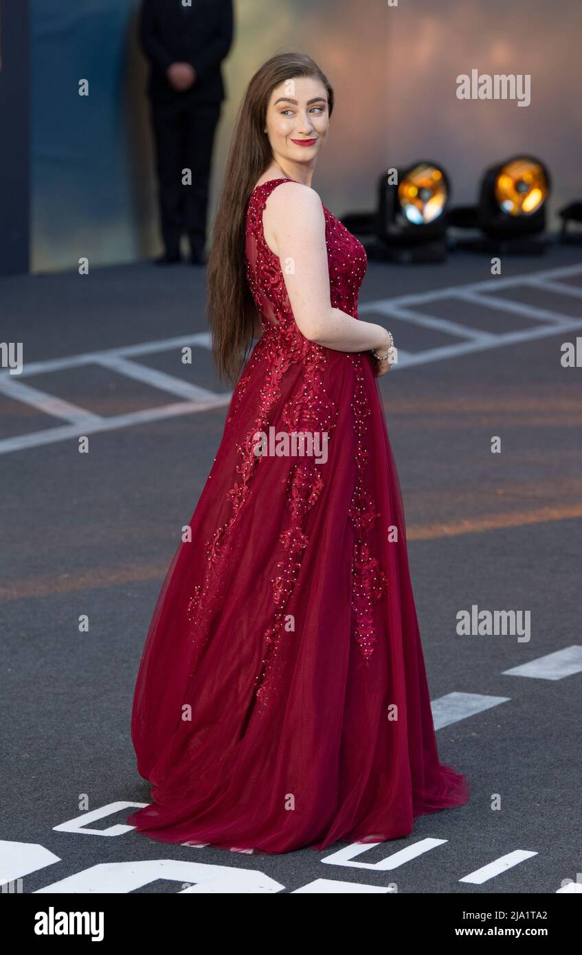 Amber Doig-Thorne participe à la performance du film Royal « Top Gun: Maverick » à Leicester Square le 19 mai 2022 à Londres, en Angleterre. Banque D'Images