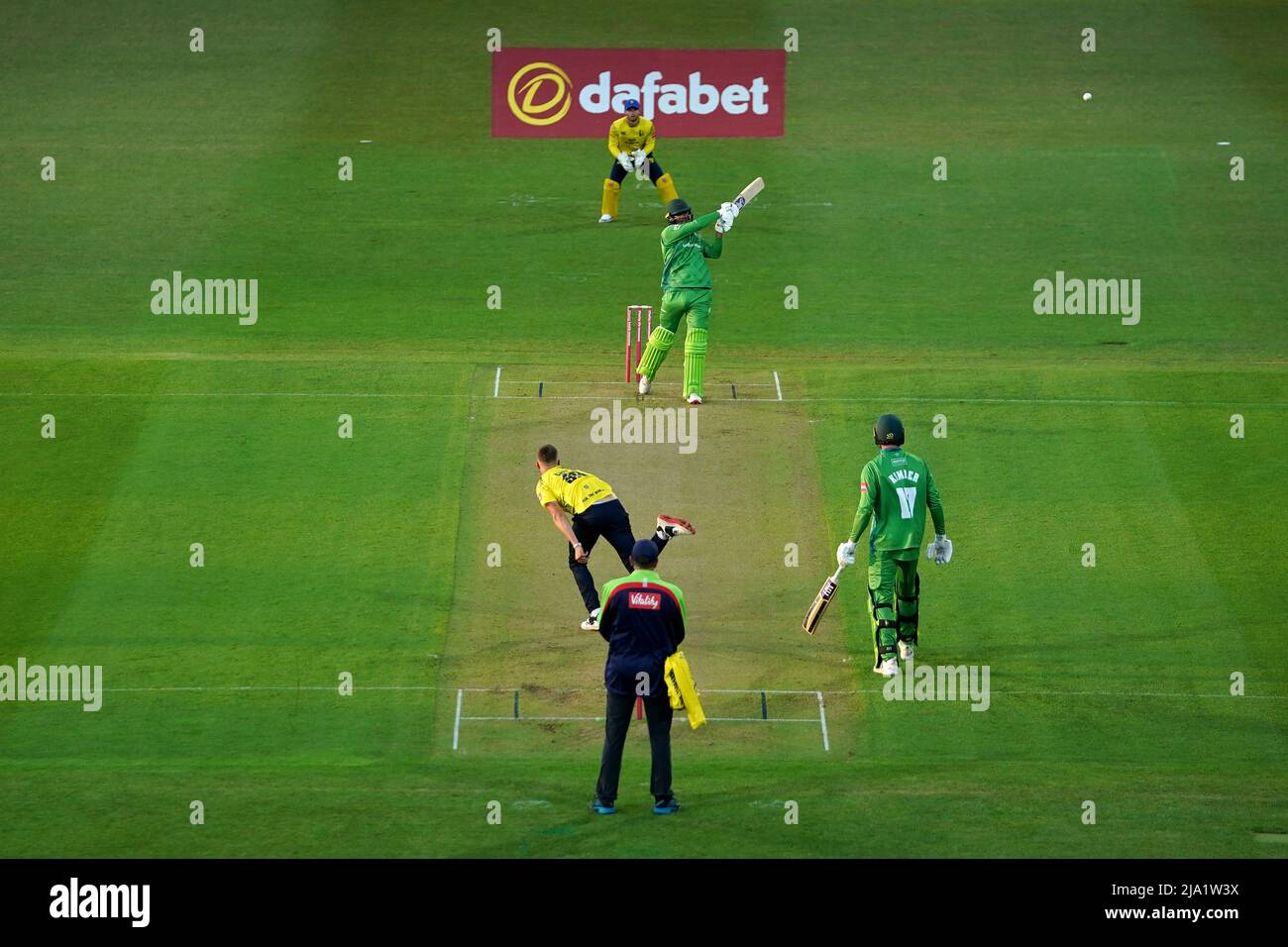 Une vue générale du jeu pendant le match du groupe Vitality Blast T20 North à Uptonsteel County Ground, Leicester. Date de la photo: Jeudi 26 mai 2022. Banque D'Images