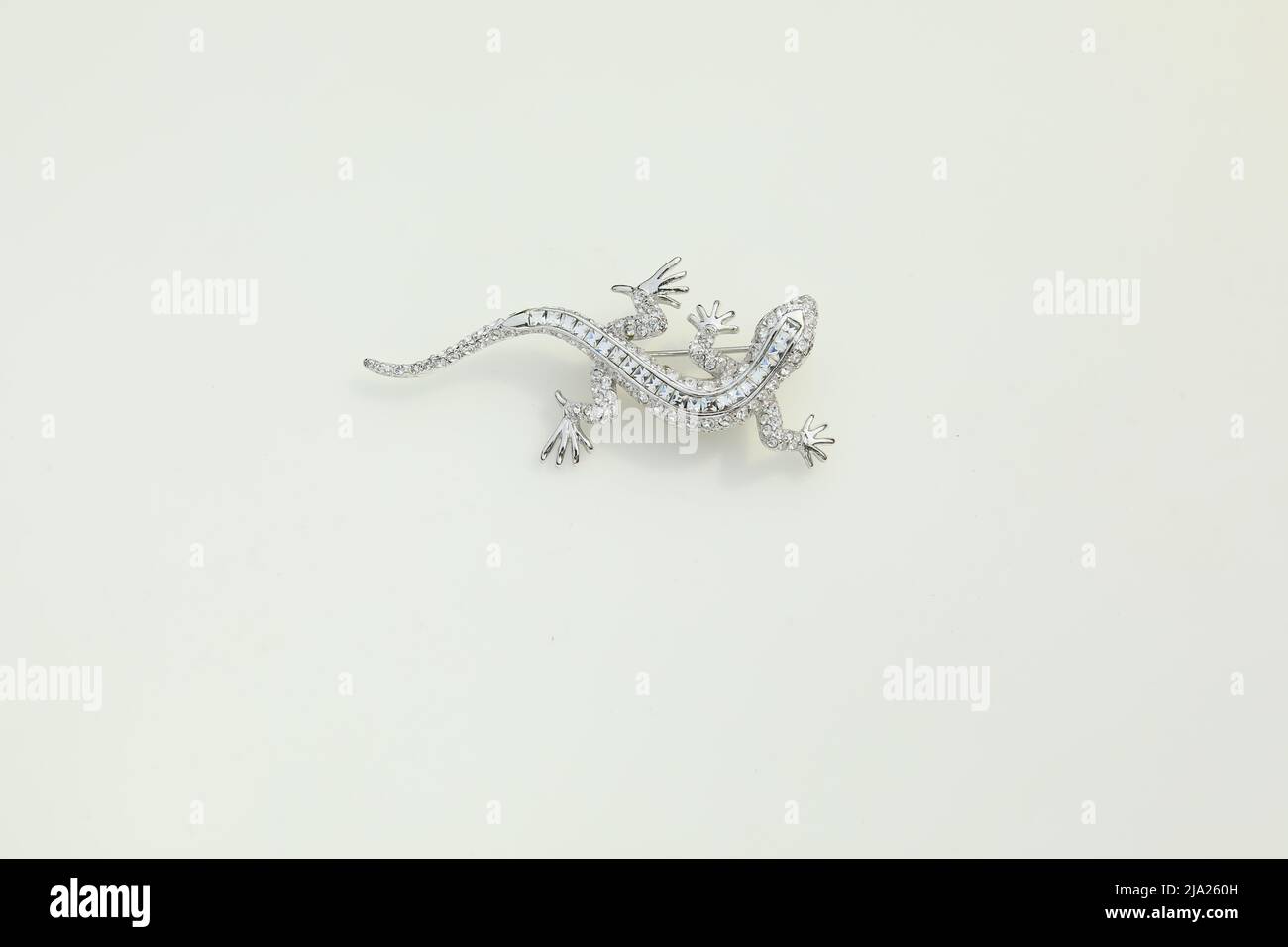 Lézard salamandre argent ton rhinestones broche broche mode accessoire costume bijoux cadeau Banque D'Images